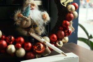 Mẫu bút hoàn hảo cho kỳ Giáng Sinh sắp tới - Montblanc Meisterstuck White Solitaire Red Gold - 2C527D45 E889 4A21 AA3A CDFAA65CF052 1 201 a