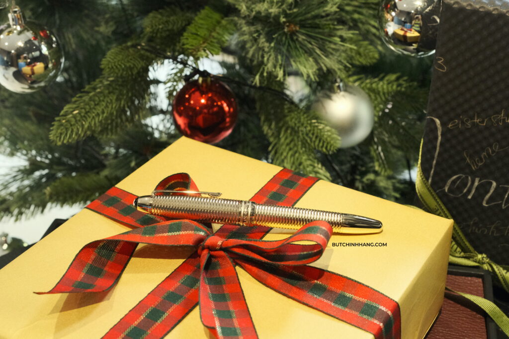 Những mẫu bút bi Montblanc mang vẻ đẹp tuyệt vời và là món quà ý nghĩa nhân dịp Giáng Sinh 57BF4941 8421 4D80 8CE1 AB2E53E3EAD4 1 201 a
