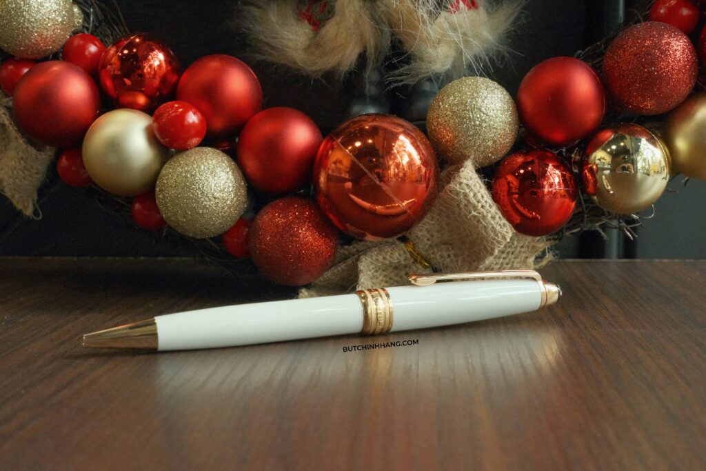 Mẫu bút hoàn hảo cho kỳ Giáng Sinh sắp tới - Montblanc Meisterstuck White Solitaire Red Gold DSCF6876