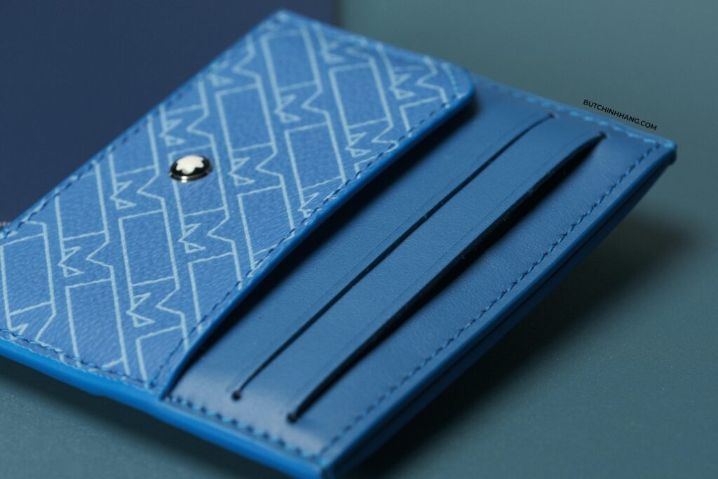 Mẫu ví Namecard Leather Goods Montblanc M_Gram 4810 mang màu xanh đầy quyến rũ DSCF8441
