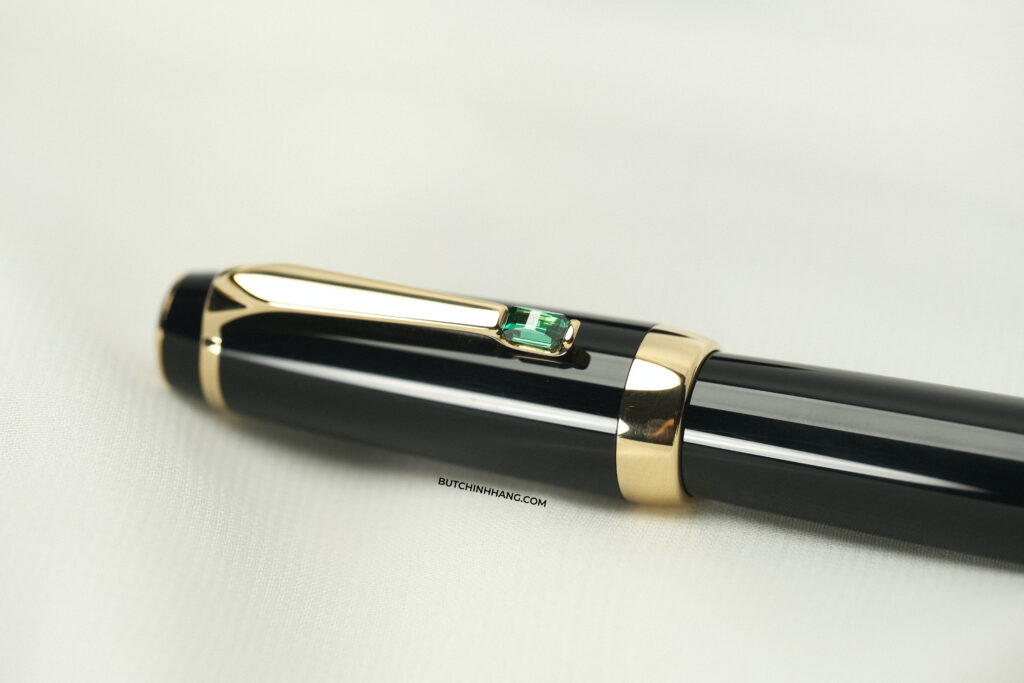 "Nữ hoàng của các loại đá quý" - Viên đá Emerald Ngọc Lục Bảo, viên đá ngự trị trên mẫu bút bi Montblanc Boheme Vert Rollerball Pen DSCF8456