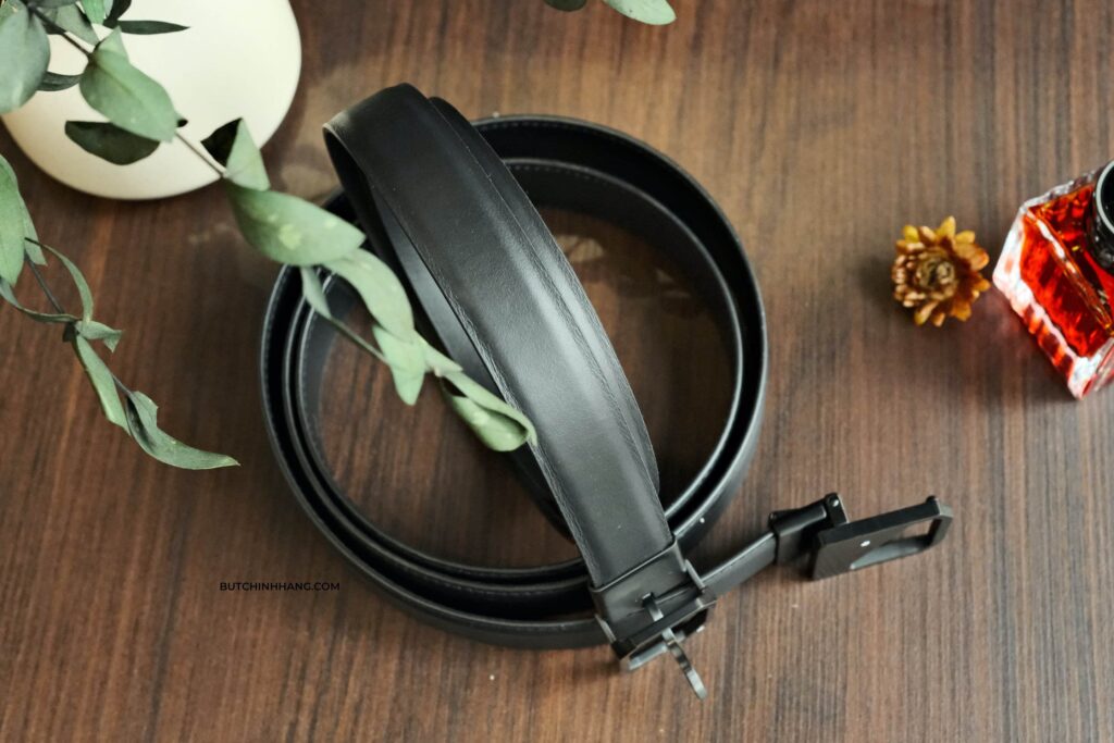 Hai mẫu thắt lưng Montblanc với màu sắc đen tuyền, độc đáo - hai mau that lung montblanc voi mau sac den tuyen doc dao