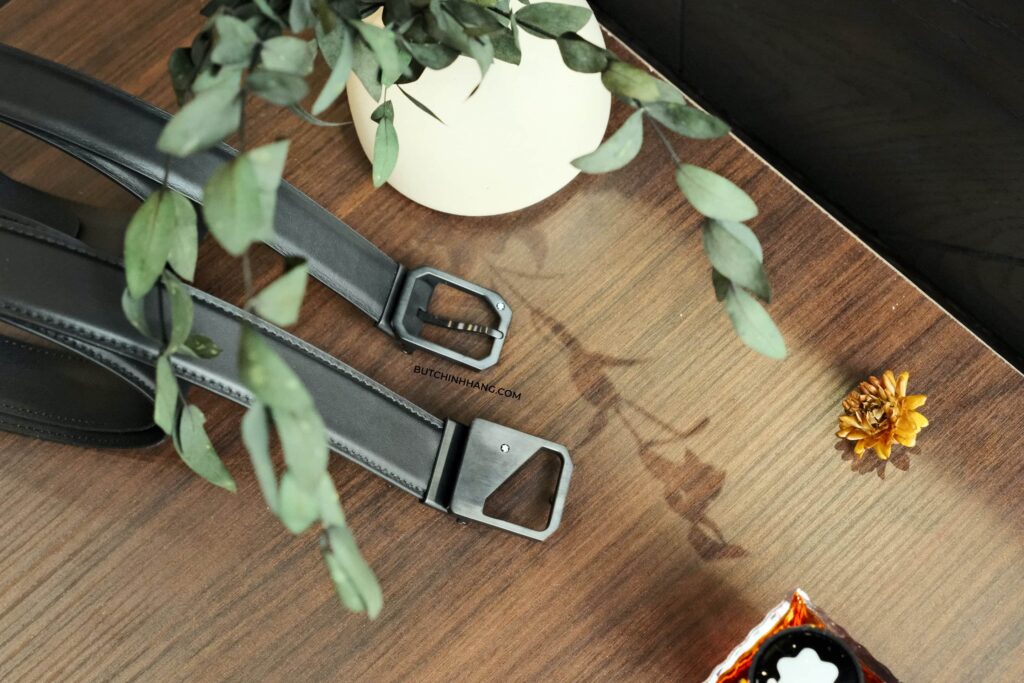 Hai mẫu thắt lưng Montblanc với màu sắc đen tuyền, độc đáo - hai mau that lung montblanc voi mau sac den tuyen doc dao 2