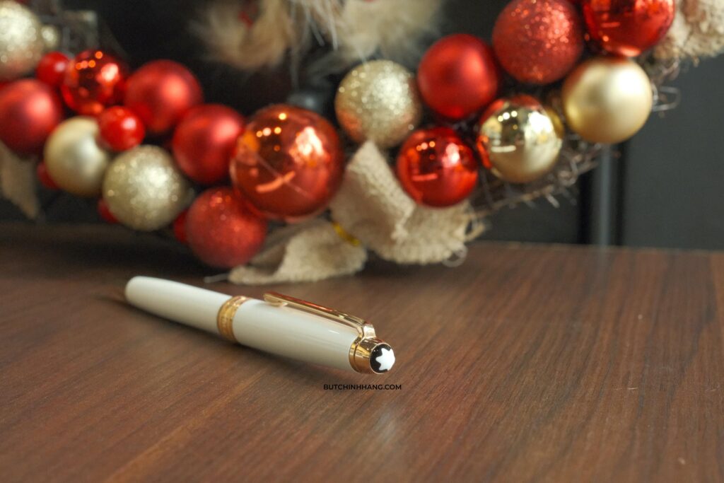 Mẫu bút hoàn hảo cho kỳ Giáng Sinh sắp tới - Montblanc Meisterstuck White Solitaire Red Gold - mau but hoan hao cho ky giang sinh sap toi montblanc meisterstuck white solitaire red gold 1