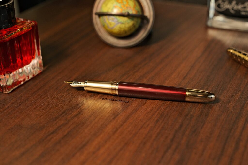 Mẫu bút máy cao cấp của dòng Montblanc Meisterstuck Le Petit Prince & Planet Doue - mau but may cao cap cua dong montblanc meisterstuck le petit prince amp planet doue 1