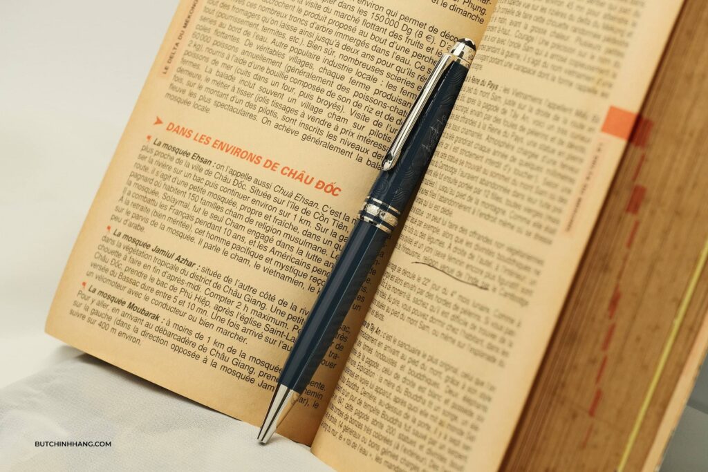 The blue of adventures on the Montblanc Meisterstuck Classique Around the World in 80 days pen - The blue of adventures on the Montblanc Meisterstuck Classique Around the World in 80 days pen