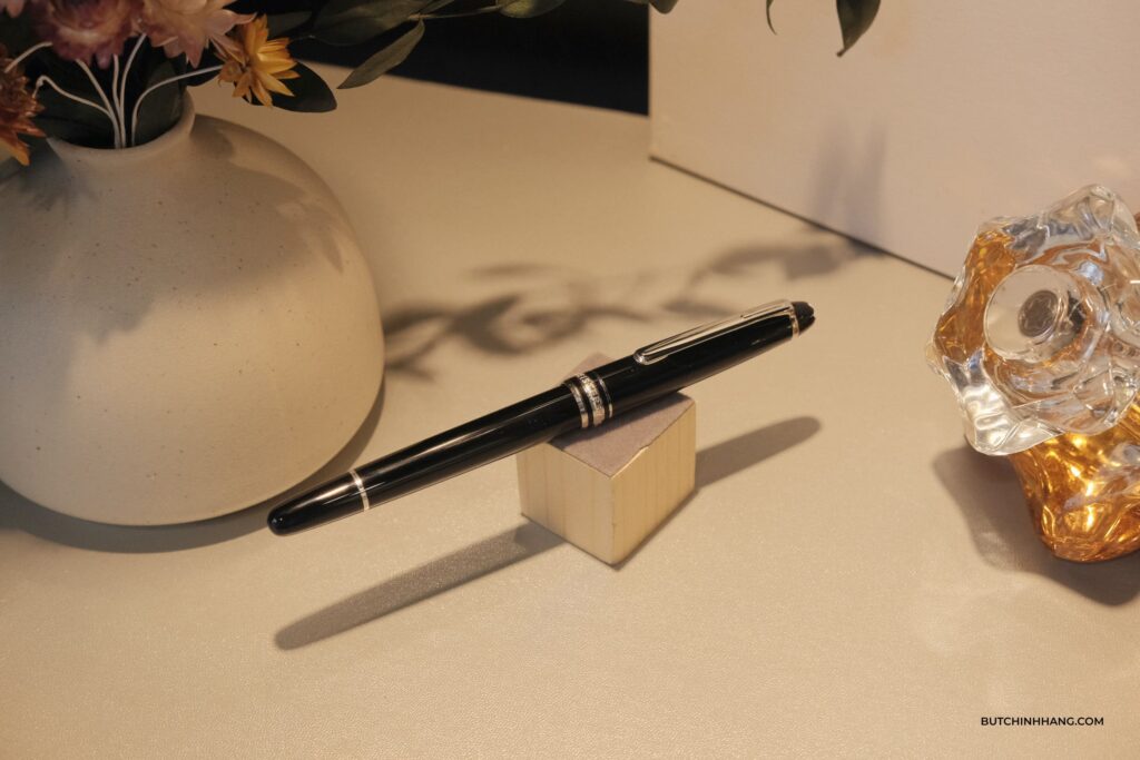 Montblanc Meisterstuck Classique Platinum Plated Rollerball Pen - mẫu bút với thiết kế mà Montblanc luôn tự hào - montblanc meisterstuck classique platinum plated rollerball pen mau but voi thiet ke ma montblanc luon tu hao 3