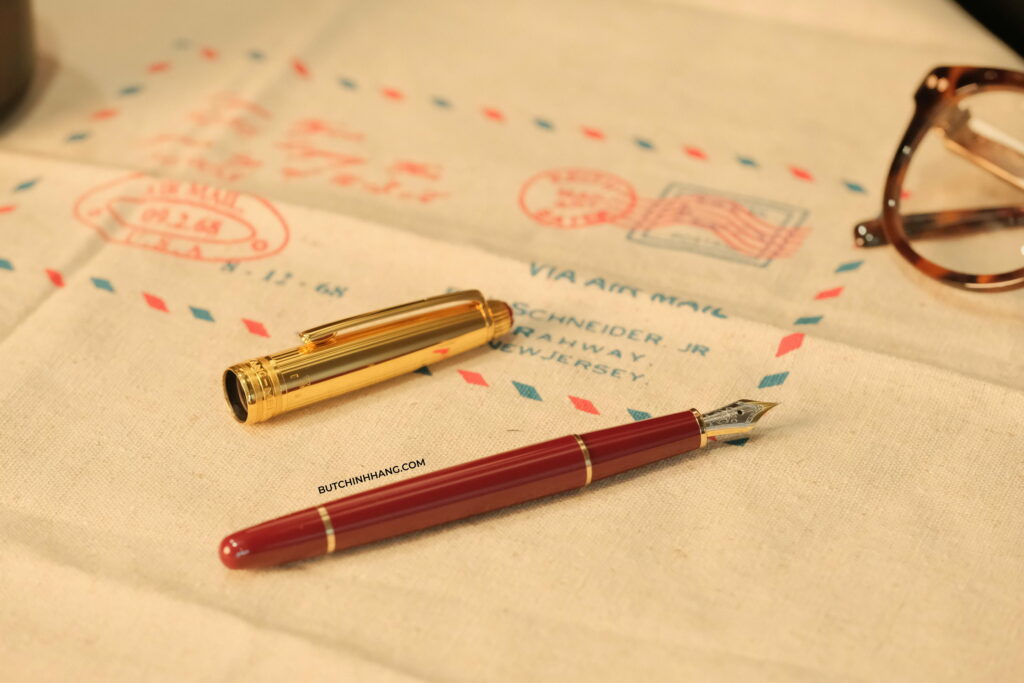 Montblanc Meisterstuck Solitaire Bordeaux Doue Vermeil - mẫu bút máy với vẻ đẹp cổ điển sang trọng - montblanc meisterstuck solitaire bordeaux doue vermeil mau but may voi ve dep co dien sang trong 2
