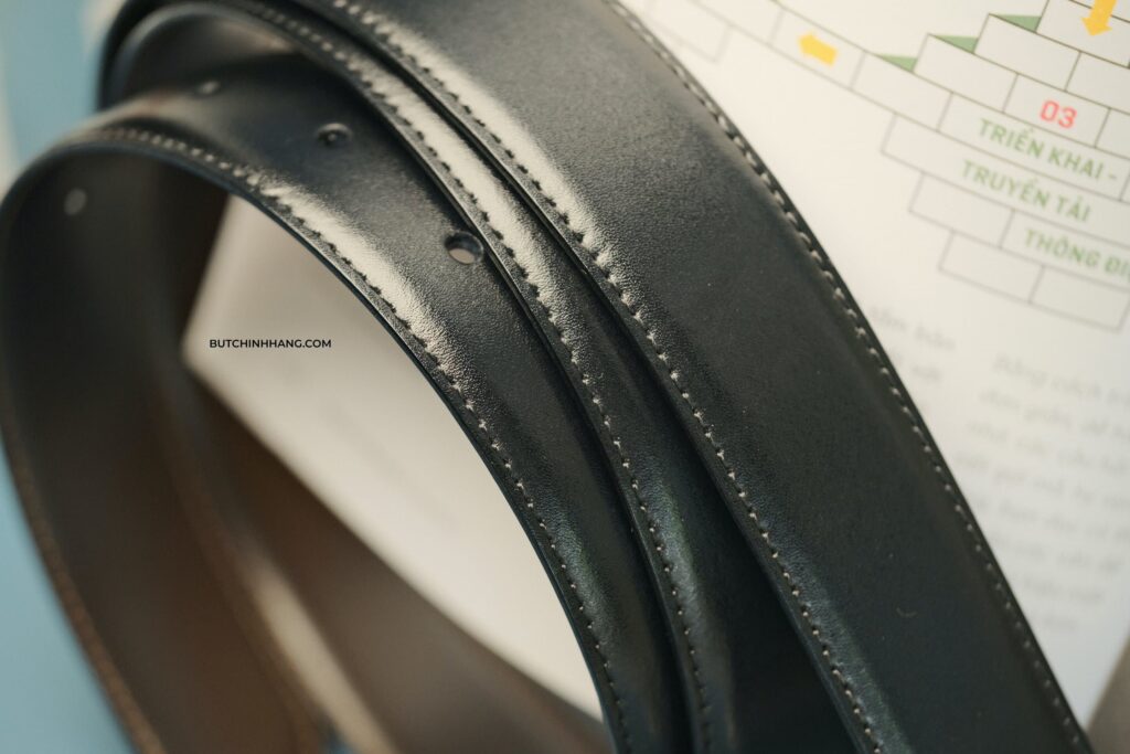 Sơn mài trên thắt lưng - Montblanc Reversible Chrome Tanned Leather Belt và màu đen gợi cảm  - son mai tren that lung montblanc reversible chrome tanned leather belt va mau den goi cam 1