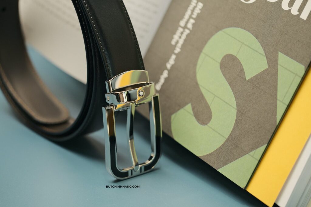 Sơn mài trên thắt lưng - Montblanc Reversible Chrome Tanned Leather Belt và màu đen gợi cảm  - son mai tren that lung montblanc reversible chrome tanned leather belt va mau den goi cam 2