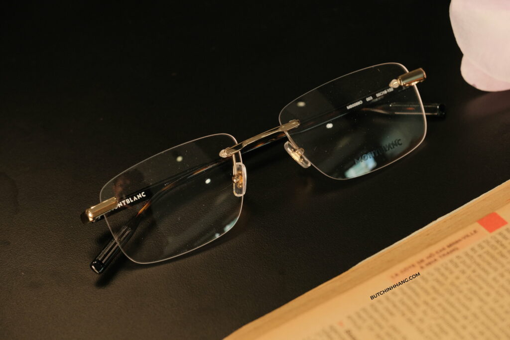 Sự kết hợp giữa Heritage Rouge & Noir Tropic Brown và thắt lưng Montblanc Casual Curved Horseshoe cùng gọng kính Montblanc Rimless Gold Havana - su ket hop giua heritage rouge amp noir tropic brown va that lung montblanc casual curved horseshoe cung gong kinh montblanc rimless gold havana 1