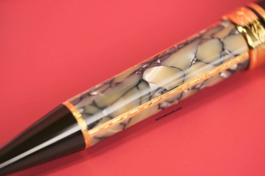 Vẻ đẹp đặc biệt đến từ mẫu bút Montblanc Alexandre Dumas Writers Edition Limited Ballpoint Pen (Phiên bản chữ ký Dumas Cha) - ve dep dac biet den tu mau but montblanc alexandre dumas writers edition limited ballpoint pen phien ban chu ky dumas cha 1