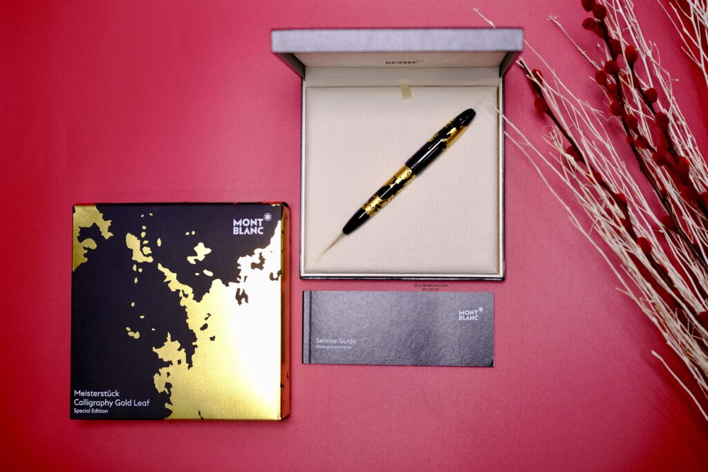 Bút Montblanc Meisterstuck Solitaire Calligraphy Gold Leaf Rollerball Pen 119689 - Một tác phẩm nghệ thuật dát vàng lá từ các nghệ nhân 50307782 C2B7 4FDB 9D47 408AD735EC93