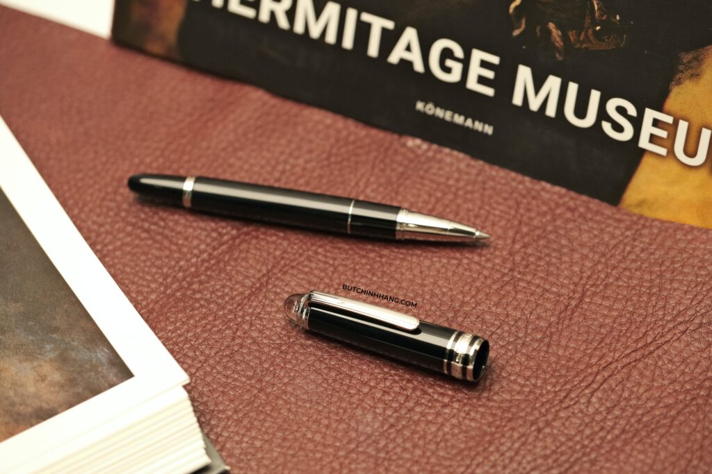 Những mẫu bút bi nước Montblanc hiện đang có mặt tại cửa hàng Bút Chính Hãng - DSCF7443