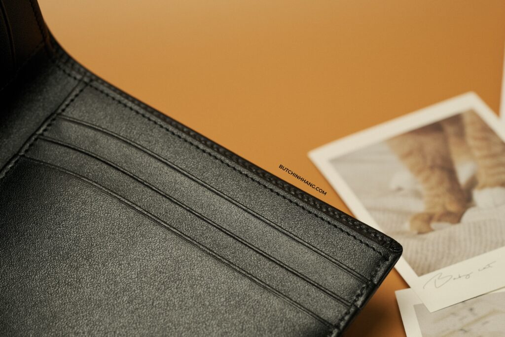 Mẫu ví truyền thống dành cho những ai yêu thích sự tối giản - Ví da Montblanc Meisterstuck Wallet 6cc DSCF8516