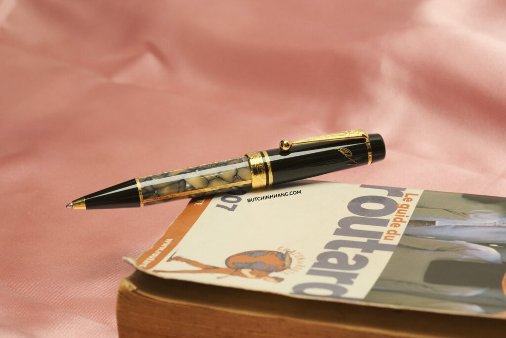 Bút Chính Hãng và những mẫu bút bi khô (bi xoay) đang sẵn sàng  - DSCF8539