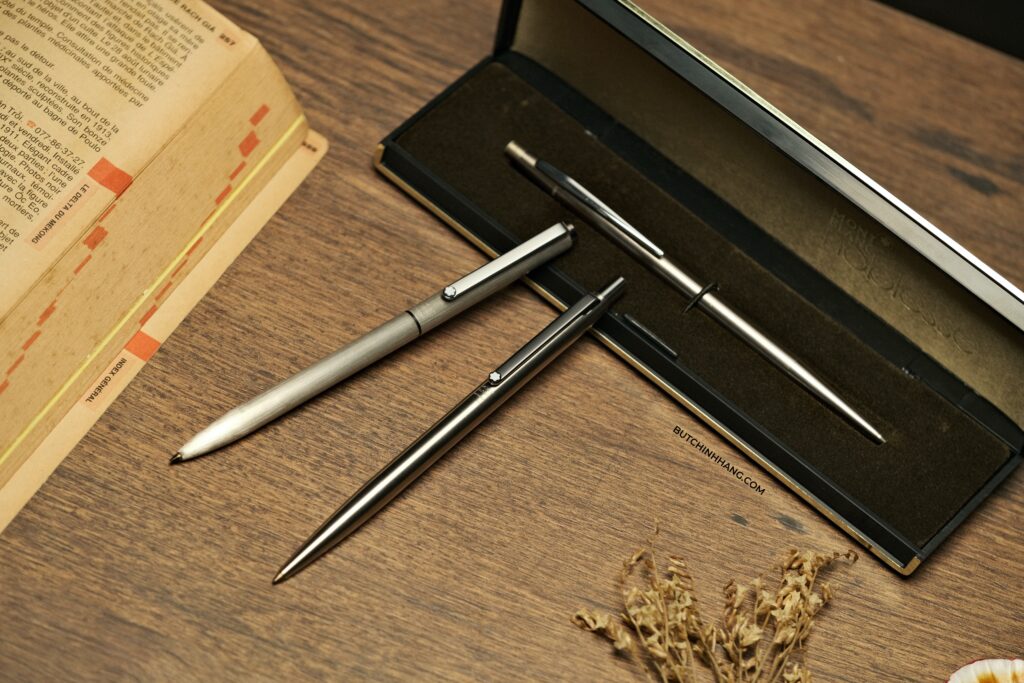 Bút Chính Hãng và những mẫu bút bi khô (bi xoay) đang sẵn sàng  - DSCF8855