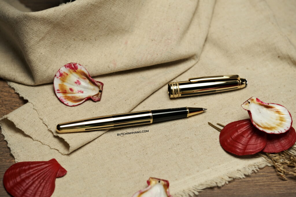 Hai phiên bản Rollerball Pen của dòng bút Montblanc Meisterstuck Solitaire Gold & Black động lòng người - DSCF8960