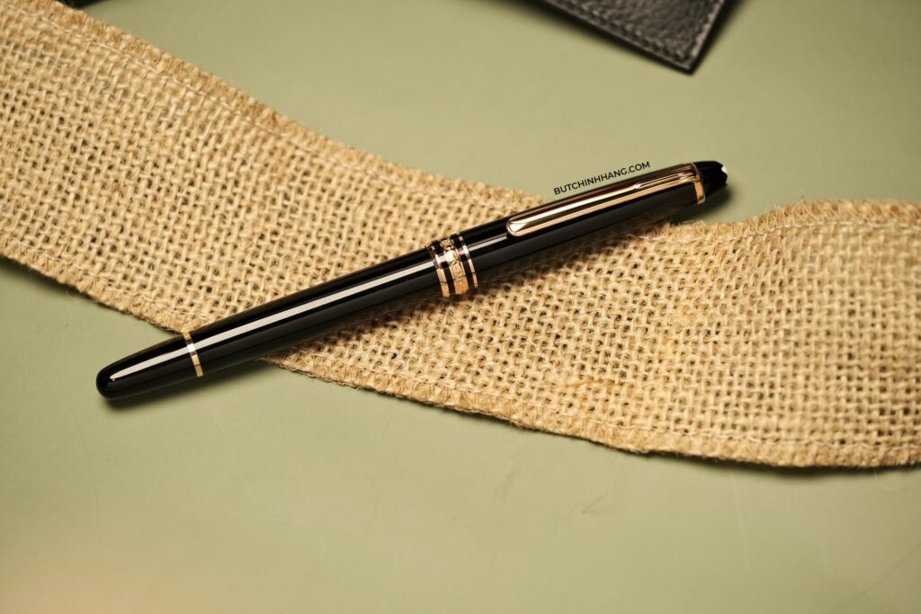 Bộ set bút Montblanc Meisterstuck Classique Red Gold Rollerball Pen & Soft Grain Pocket Holder đầy ý nghĩa - bo set but montblanc meisterstuck classique red gold rollerball pen amp soft grain pocket holder day y nghia 2
