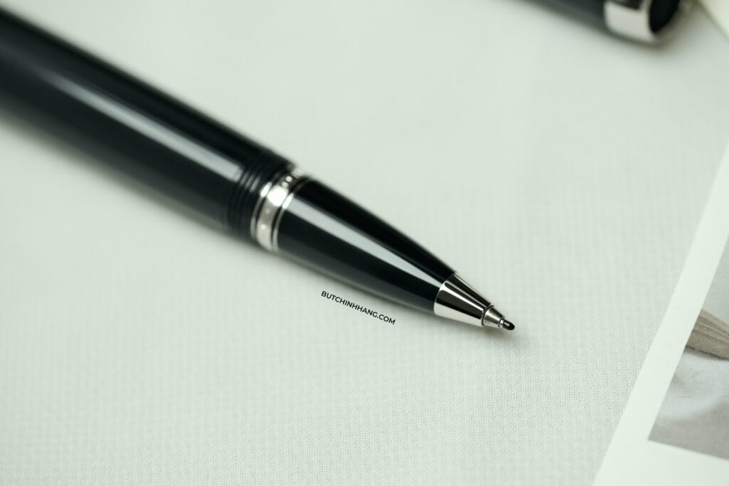 Viên đá đen trên mẫu bút Montblanc Boheme Noir Rollerball Pen uy quyền - vien da den tren mau but montblanc boheme noir rollerball pen uy quyen