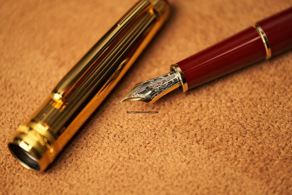Phiên bản bút máy kết hợp giữa sắc đỏ rượu và vàng gold may mắn DSCF0058
