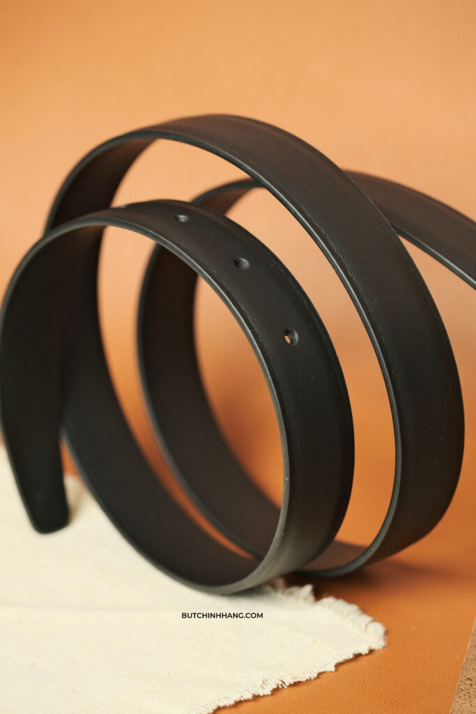 Chiếc thắt lưng nữ nhỏ nhắn duy nhất tại Bút Chính Hãng - Belt Frame Pin Buckle Plain Leather Black 2.5cm DSCF0225