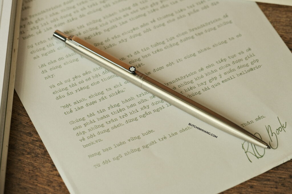 Mẫu bút cổ Montblanc Slimline Platinum coated - nhỏ nhắn và tiện dụng DSCF0352