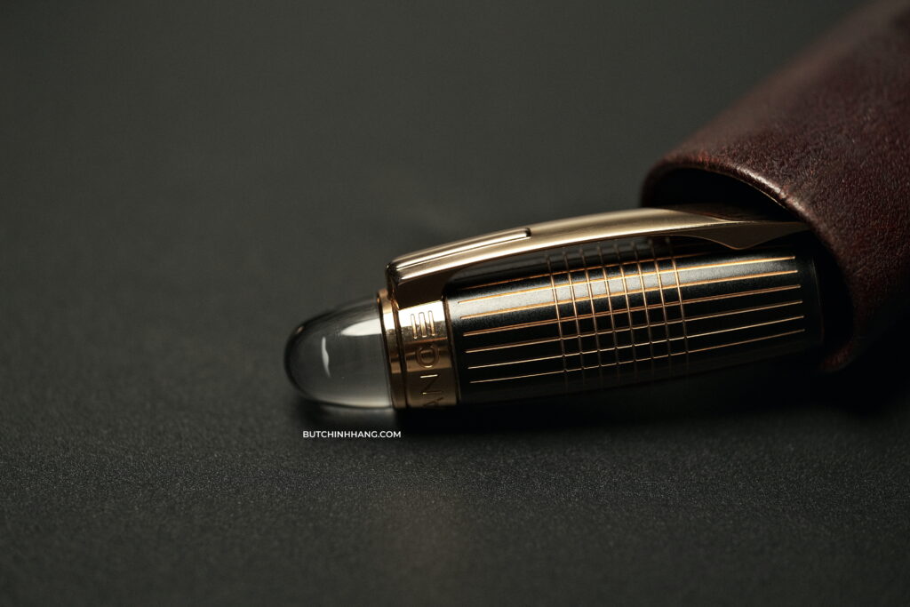 Thiết kế sang trọng của mẫu bút Montblanc Starwalker Red Gold Metal Fountain Pen DSCF9694