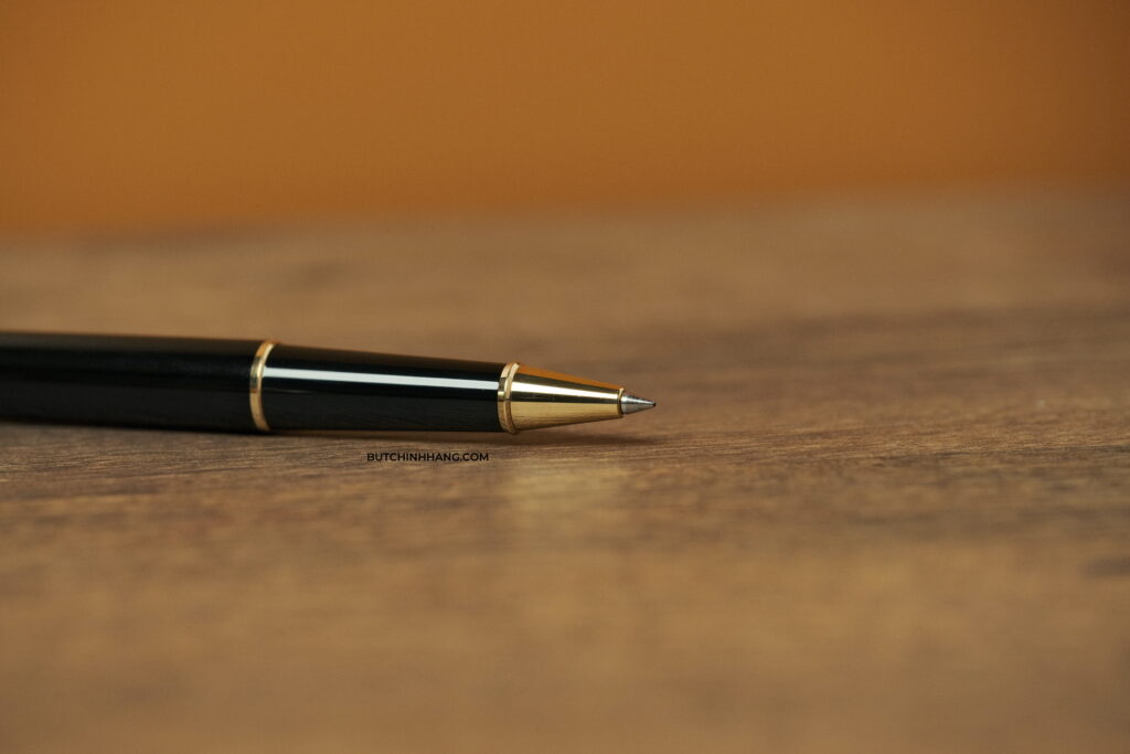 Bút bi nước Doue của dòng bút sang trọng Montblanc Meisterstuck Solitaire Gold & Black  DSCF9825
