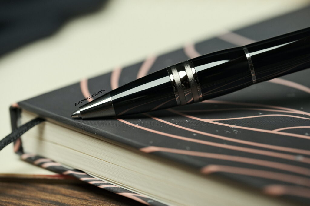 Màu đen của sự bí ẩn trên mẫu bút tưởng chừng đơn giản - Bút bi Montblanc Starwalker Midnight DSCF9848