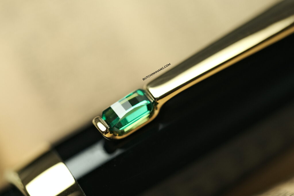 Nữ hoàng của những loại đá quý - Emerald Ngọc Lục Bảo và mẫu bút Montblanc Boheme Vert Rollerball Pen DSCF9884