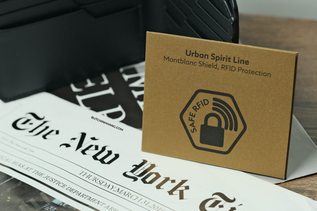 Mẫu ví với sự bảo mật tuyệt đối - Montblanc Leather Goods Urban Spirit Wallet DSCF9902