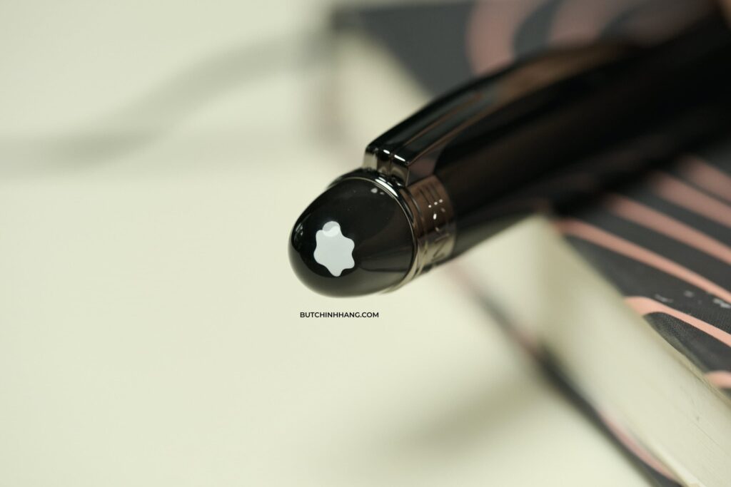 Màu đen của sự bí ẩn trên mẫu bút tưởng chừng đơn giản - Bút bi Montblanc Starwalker Midnight - mau den cua su bi an tren mau but tuong chung don gian but bi montblanc starwalker midnight