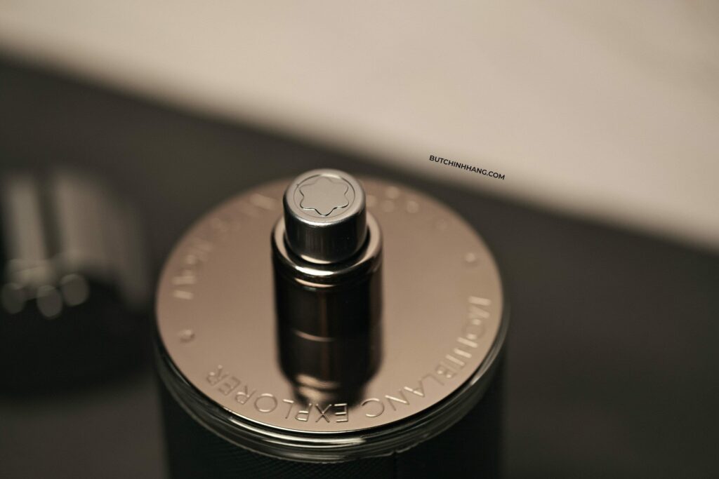 Mẫu nước hoa hoàn mỹ từ vẻ ngoài đến hương thơm - Nước hoa nam Montblanc Explorer Eau de Parfum - mau nuoc hoa hoan my tu ve ngoai den huong thom nuoc hoa nam montblanc explorer eau de parfum 1