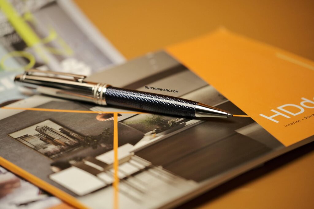 Sản phẩm được đánh giá cao bao những người yêu thích Montblanc - Bút bi xoay Montblanc Meisterstuck Solitaire Doué Blue Hour Classique - san pham duoc danh gia cao bao nhung nguoi yeu thich montblanc but bi xoay montblanc meisterstuck solitaire doue blue hour classique 1