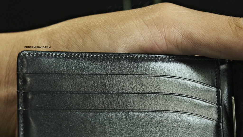 Chiếc ví kẹp tiền màu đen sang trọng và phù hợp để sử dụng hàng ngày DSF1202
