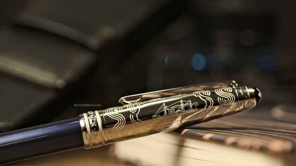 Mẫu bút bi nước Doue thuộc dòng bút Montblanc Meisterstuck Around The World in 80 Days và mẫu bao da 2 Pen Pouch  - DSF1412