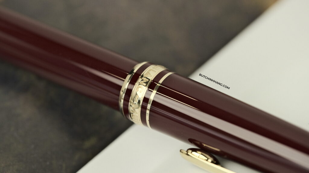 Burgundy - màu đỏ rượu vang cùng phiên bản bút Montblanc Meisterstuck Classique Burgundy Ballpoint Pen DSF1589