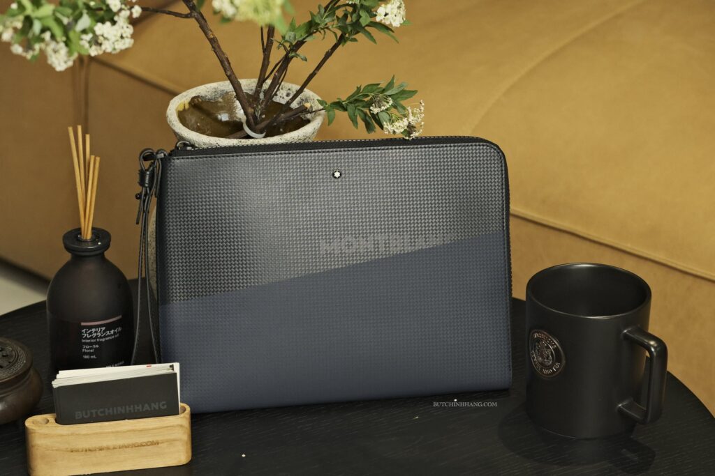 Clutch cầm tay Montblanc Extreme 2.0 pouch Medium with Print Blue/Black 128610 - clutch cam tay montblanc extreme 2.0 pouch medium with print blueblack 128610