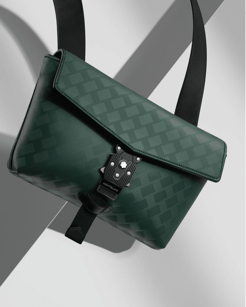 Giới thiệu - Montblanc Extreme 3.0 envelope bag with M LOCK 4810 buckle - chiếc túi xanh lá đầy sự hiện đại - gioi thieu montblanc extreme 3.0 envelope bag with m lock 4810 buckle chiec tui xanh la day su hien dai 1