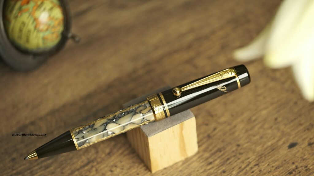 Phiên bản bút tôn vinh tác giả "Ba chàng lính ngự lâm" - Montblanc Alexandre Dumas Writers Edition Limited - phien ban but ton vinh tac gia ba chang linh ngu lam montblanc alexandre dumas writers edition limited 1