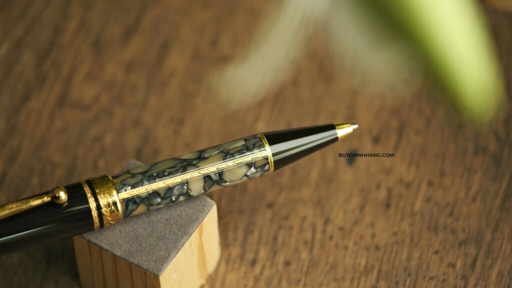 Phiên bản bút tôn vinh tác giả "Ba chàng lính ngự lâm" - Montblanc Alexandre Dumas Writers Edition Limited - phien ban but ton vinh tac gia ba chang linh ngu lam montblanc alexandre dumas writers edition limited