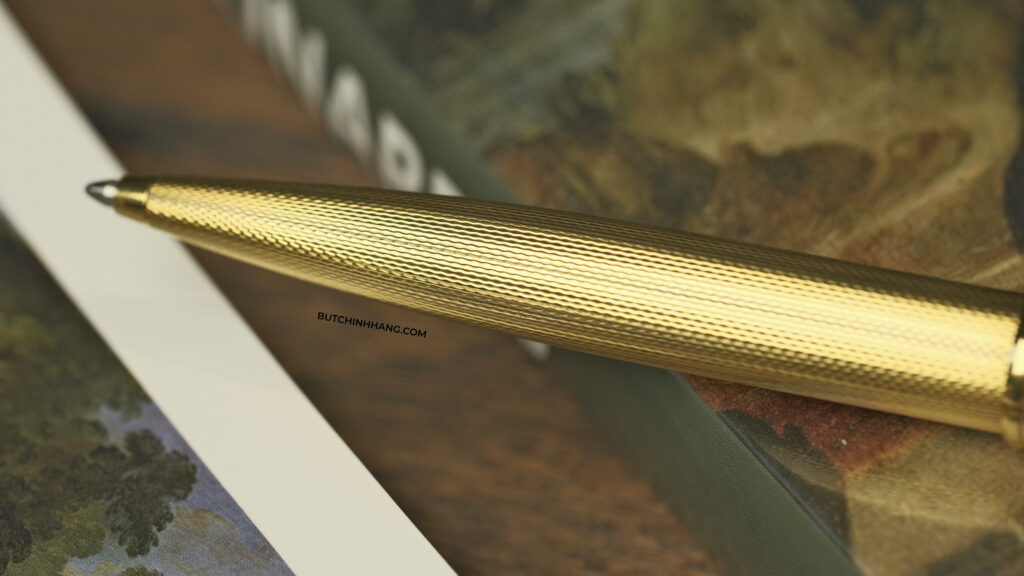 Thiết kế trang trọng của phiên bản bút Montblanc Meisterstuck Solitaire Barley Corn Gold Plated - DSF2053