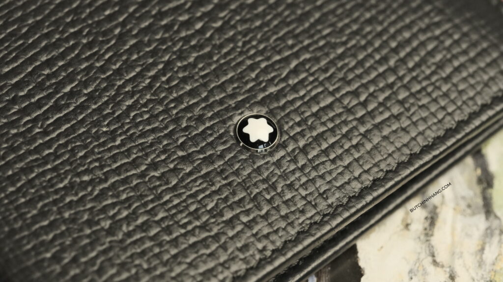 Chiếc ví da thuộc bộ sưu tập Montblanc Leather Goods Meisterstuck-Selection đầy nam tính DSF2483