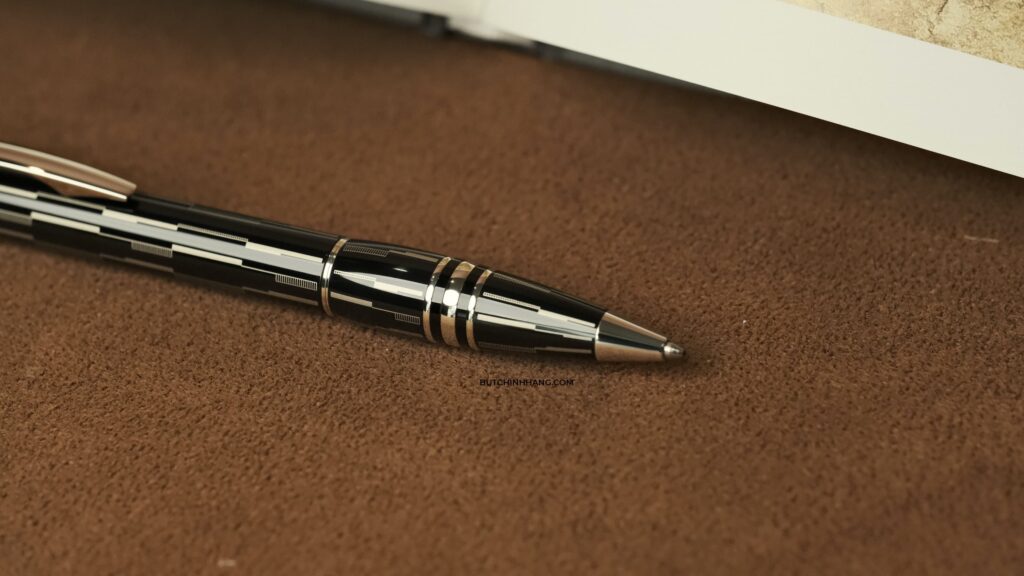 Hội tụ đủ cả 3 yếu tố chất lượng - vẻ đẹp - giá thành tốt, bút Montblanc StarWalker Black Mystery là phiên bản mà bạn không thể bỏ qua - hoi tu du ca 3 yeu to chat luong ve dep gia thanh tot but montblanc starwalker black mystery la phien ban ma ban khong the bo qua 2