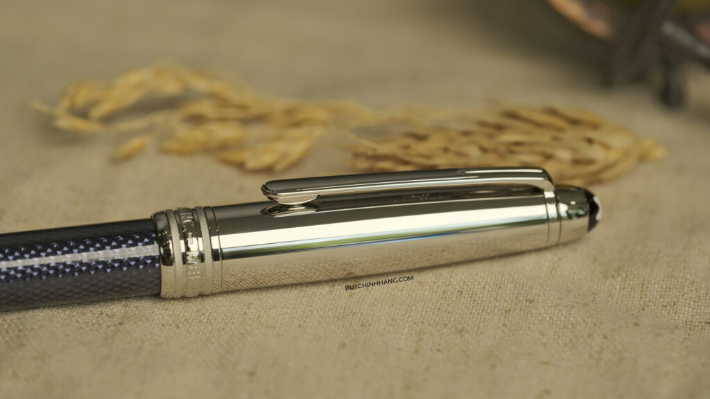 Montblanc Meisterstuck Solitaire Doué Blue Hour Rollerball Pen 112894 - Mẫu bút bi nước với thân bút lấp lánh tuyệt đẹp - montblanc meisterstuck solitaire doue blue hour rollerball pen 112894 mau but bi nuoc voi than but lap lanh tuyet dep 2