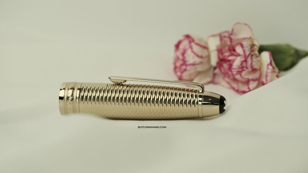 Trải nghiệm tuyệt vời với phiên bản bút Montblanc Meisterstuck Solitaire Geometry Champagne Gold Legrand - trai nghiem tuyet voi voi phien ban but montblanc meisterstuck solitaire geometry champagne gold legrand 2