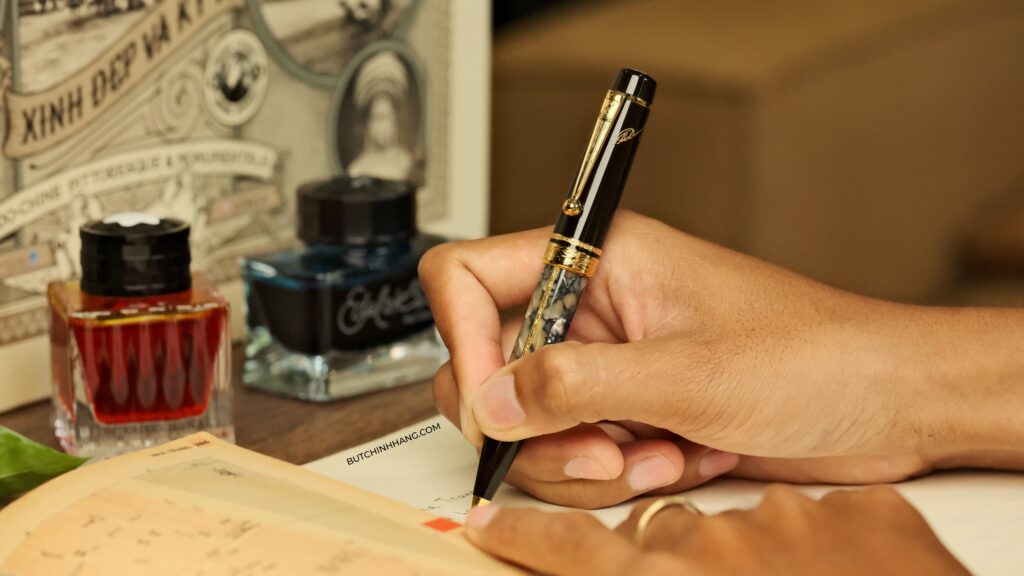 Chiếc bút bi Montblanc Alexandre Dumas Writers Edition Limited - một tác phẩm nghệ thuật để tạo ra nghệ thuật DSCF2893