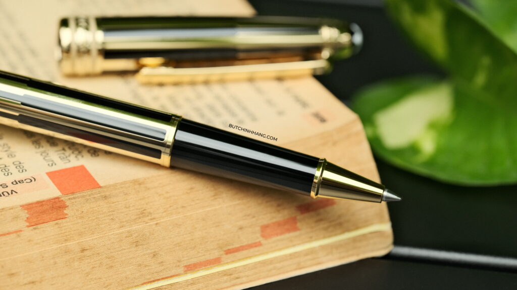 Montblanc Meisterstuck Solitaire Gold & Black - Mẫu bút bi nước của sự sáng tạo kết hợp sang trọng cổ điển DSCF3132
