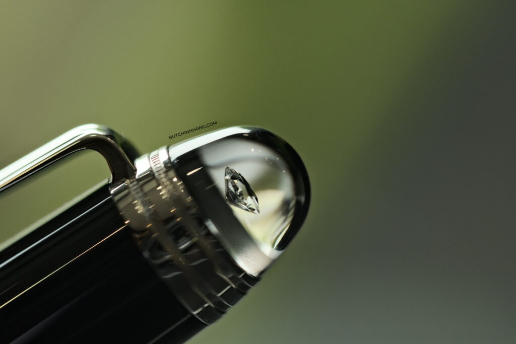 Khám phá vẻ đẹp hoàn hảo của viên kim cương trên mẫu bút Montblanc Meisterstück Mozart Diamond Rollerball Pen(Mini) 107547 DSCF3184